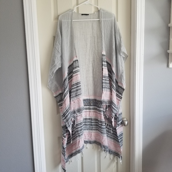 American Eagle Outfitters Accessories - American Eagle Midi Kimono